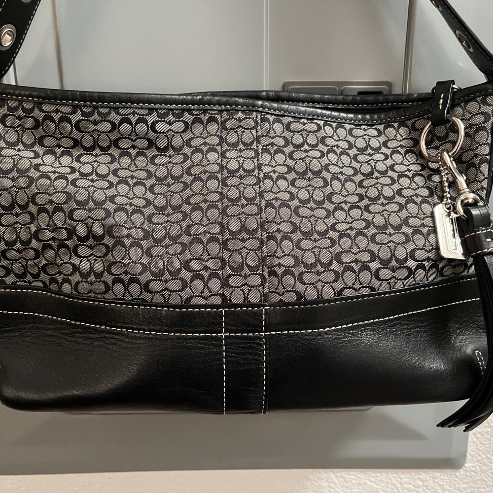 Coach G065-F10418 black Signature Jacquard with Smooth Leather - Picture 2 of 10